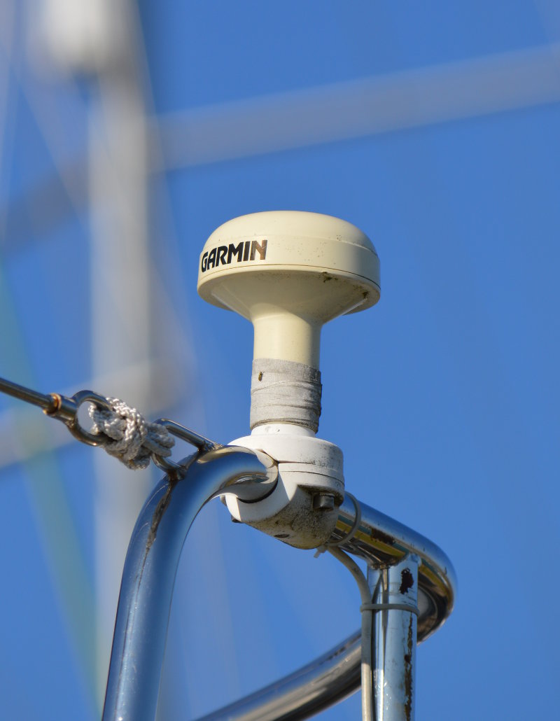 Replacing a defective GPS antenna - Digital Yacht News