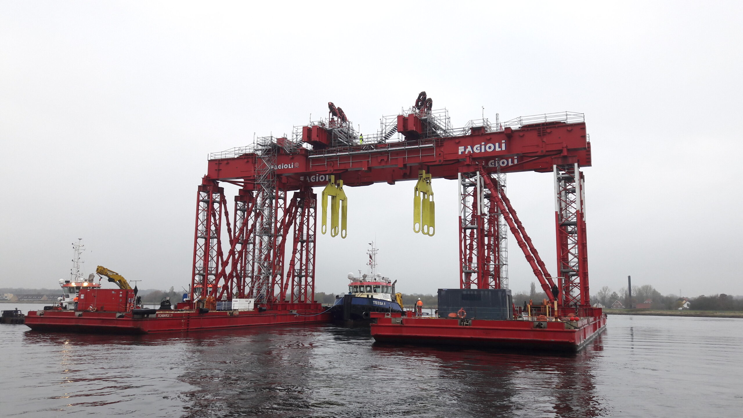 AIS Transponder on heavy lifting barge - Digital Yacht Blog
